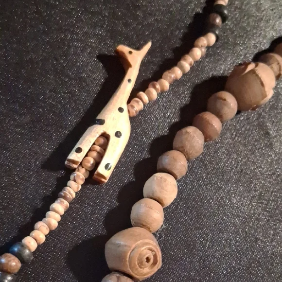 Vintage Brown Wooden Animal Necklace - Picture 3 of 11